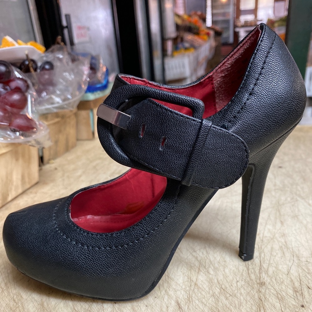 Madeline Stuart Black Mary Jane Platform High Heels Bellavita Wide Buckle 6